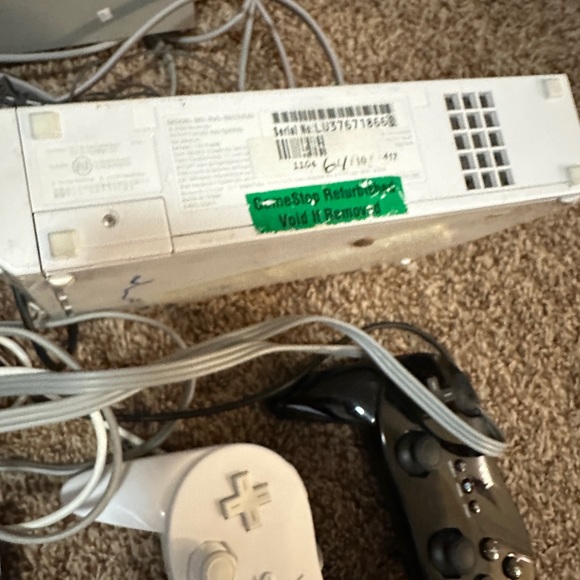 Nintendo Wii bundle - console, controllers and games - Picture 3 of 9